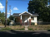 2712 N Cedar : Front