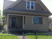 1027 W Mansfield: Front