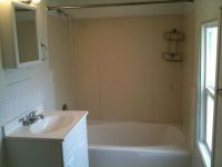 2712-1/2 N Cedar : Bath